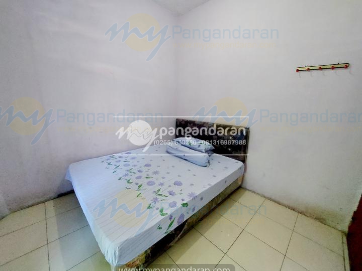  Tampilan Kamar Tidur Rumah Pak Usmana Pangandaran<br />
di fasilitasi dengan Kipas Angin tiap kamar dan ukuran bed 160x200