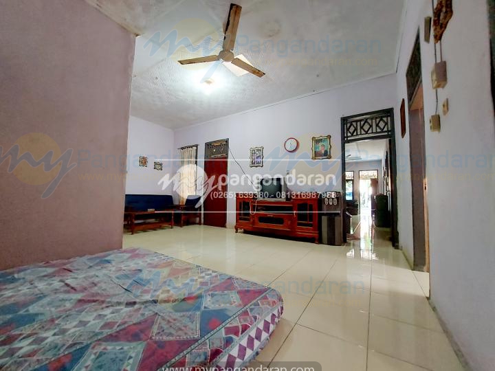    Tampilan Ruang Keluarga Rumah Pak Usmana Pangandaran<br />
di fasilitasi dengan TV, Dispenser dan Free Extra Bed 1